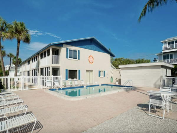 Holmes Beach 2 Bedroom Beach Front Vacation Rental Sleeps 4